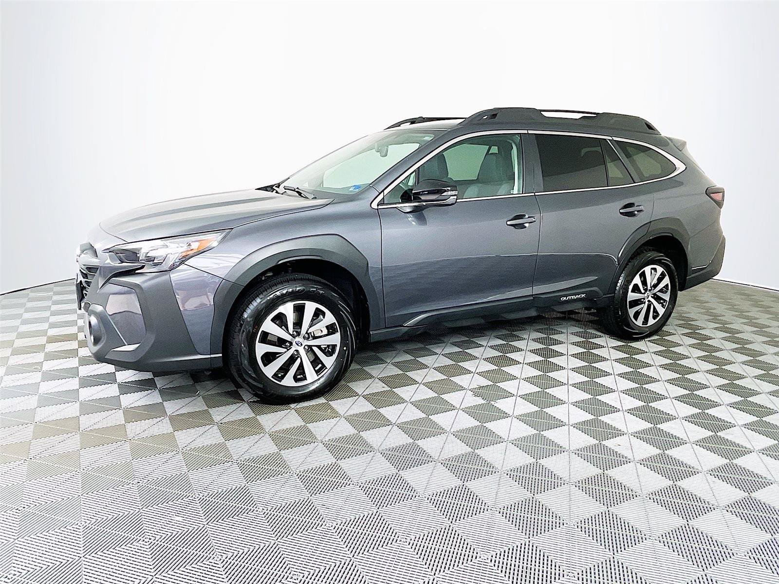 Certified 2025 Subaru Outback Premium AWD/4WD image 4