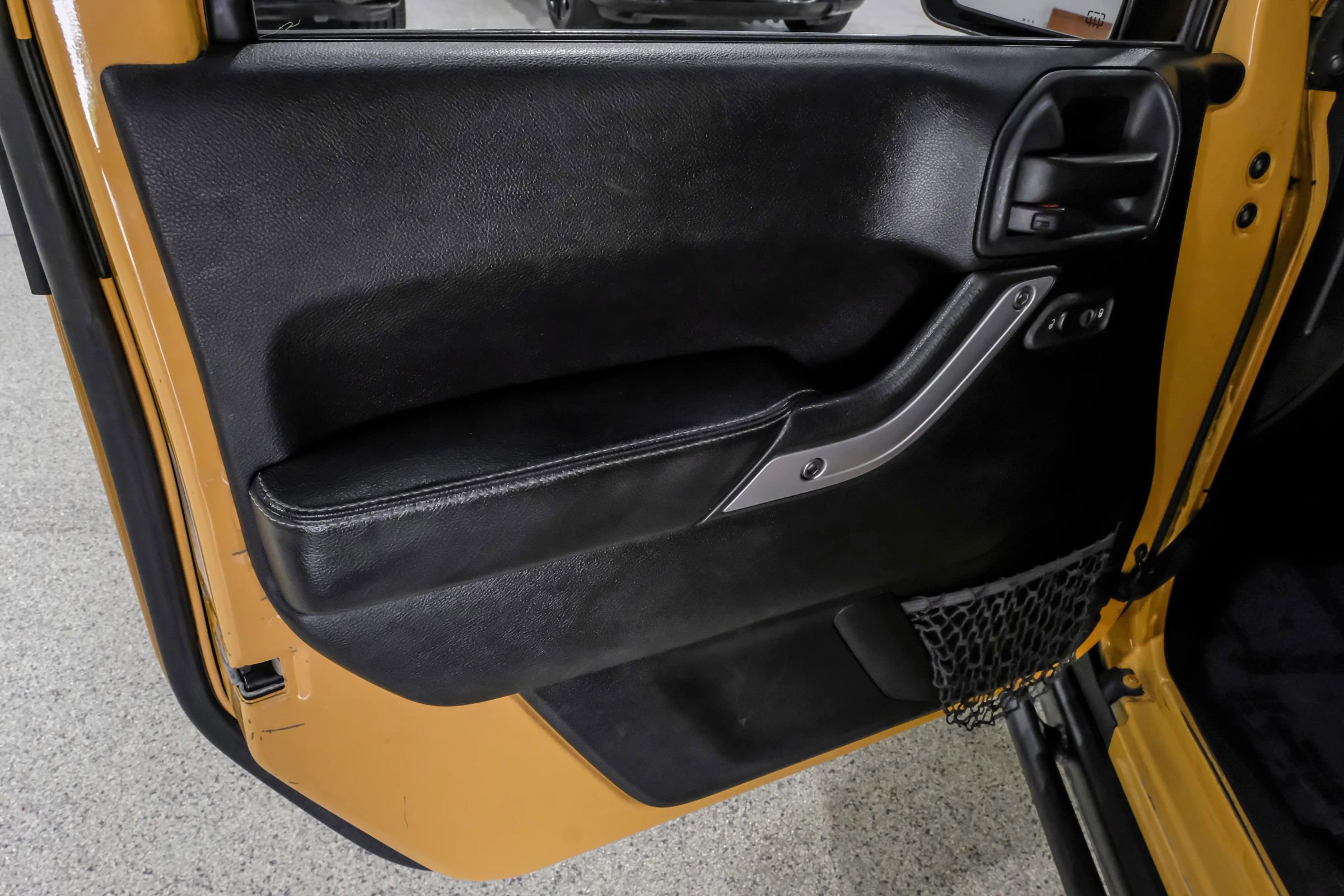 Used 2014 Jeep Wrangler Unlimited Rubicon image 45