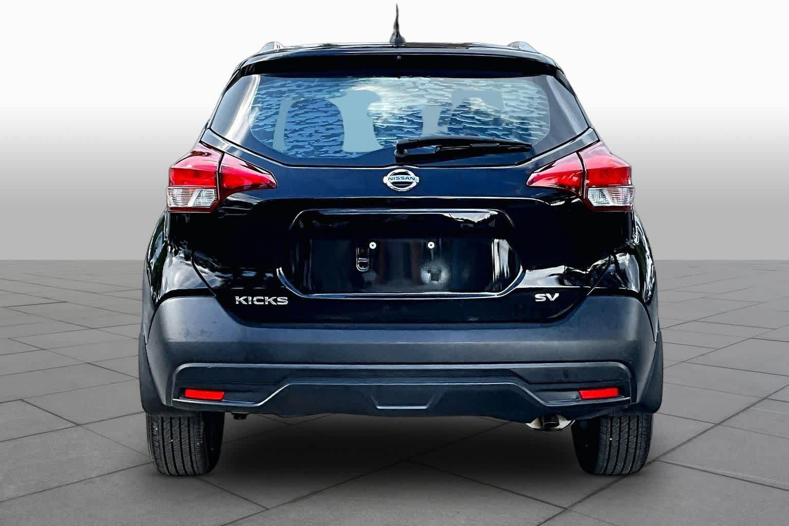Used 2018 Nissan Kicks SV FWD image 8