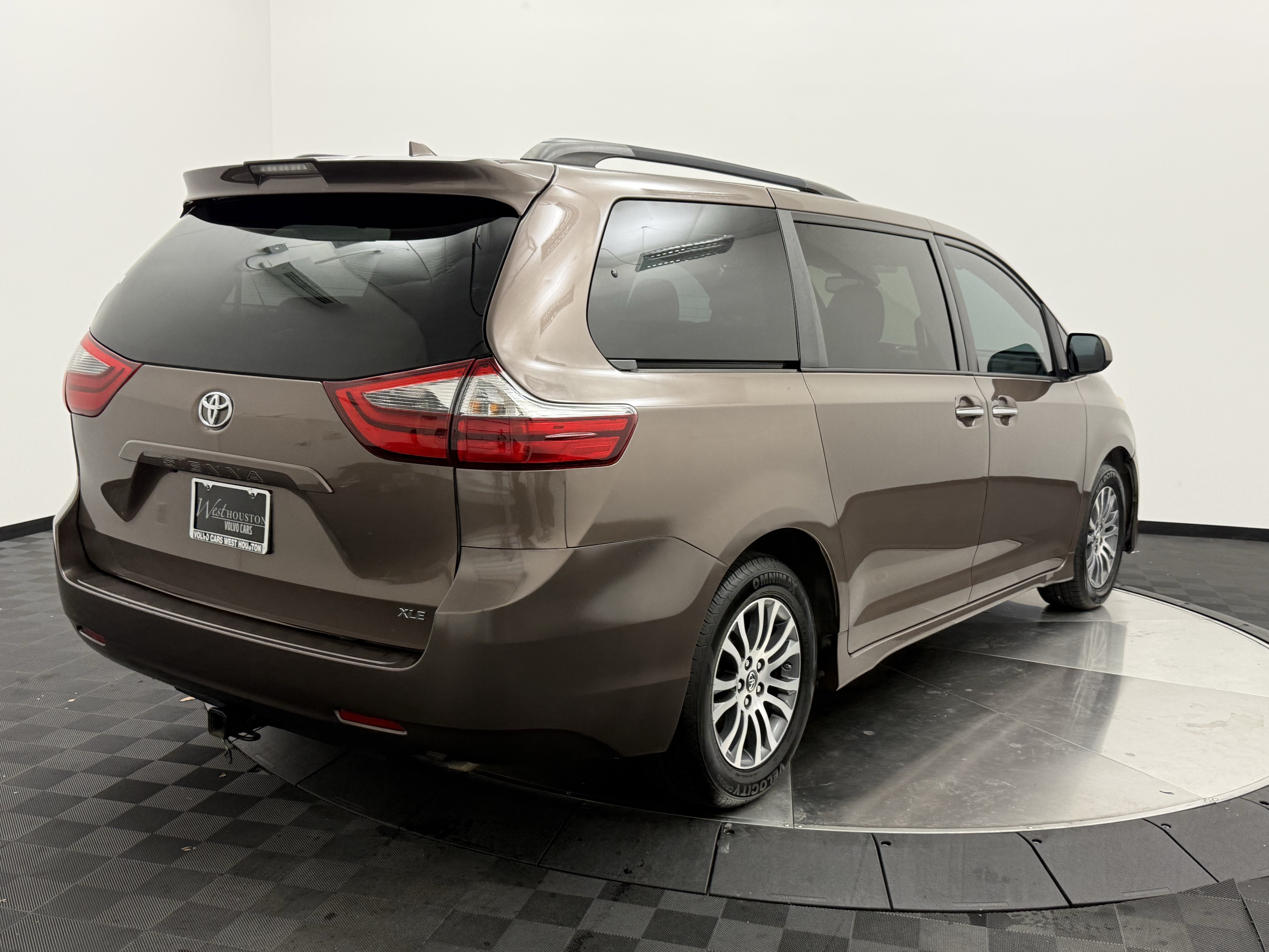Used 2020 Toyota Sienna XLE FWD image 7