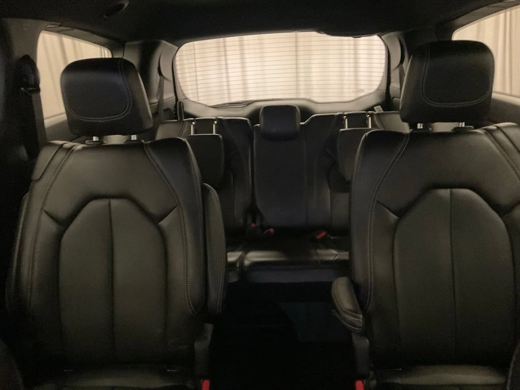 Used 2023 Chrysler Pacifica Touring-L w/ S Appearance Package FWD image 18