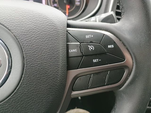 Used 2020 Jeep Cherokee Latitude Plus FWD image 29