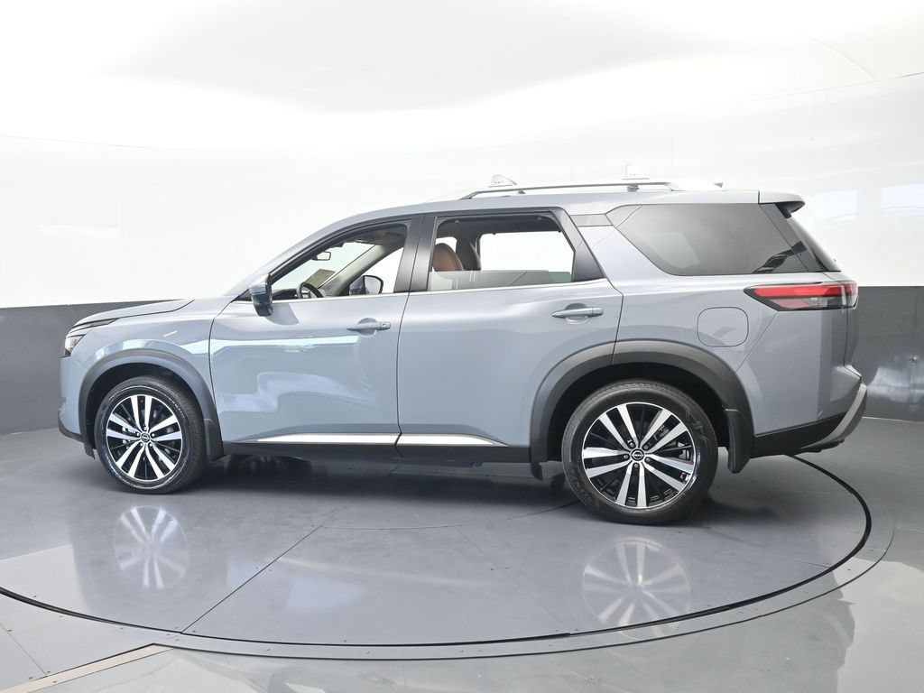 Used 2024 Nissan Pathfinder Platinum AWD/4WD image 3