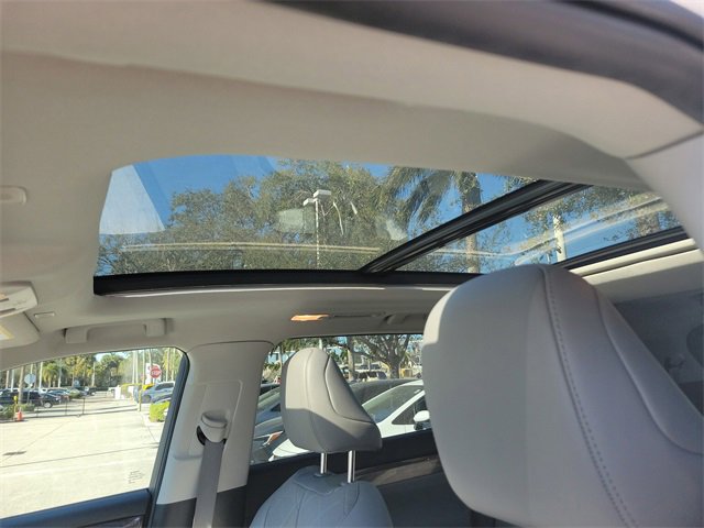 Used 2023 Toyota Highlander Platinum image 13