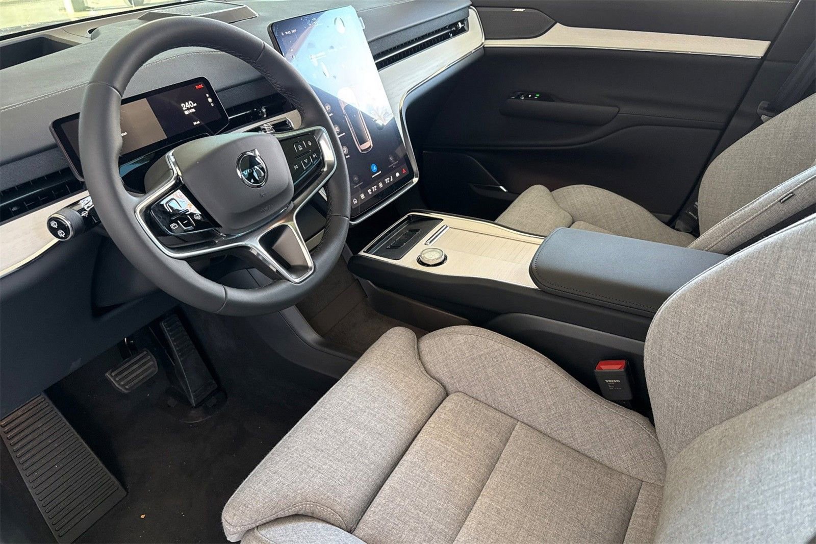 New 2025 Volvo EX90 Ultra image 11