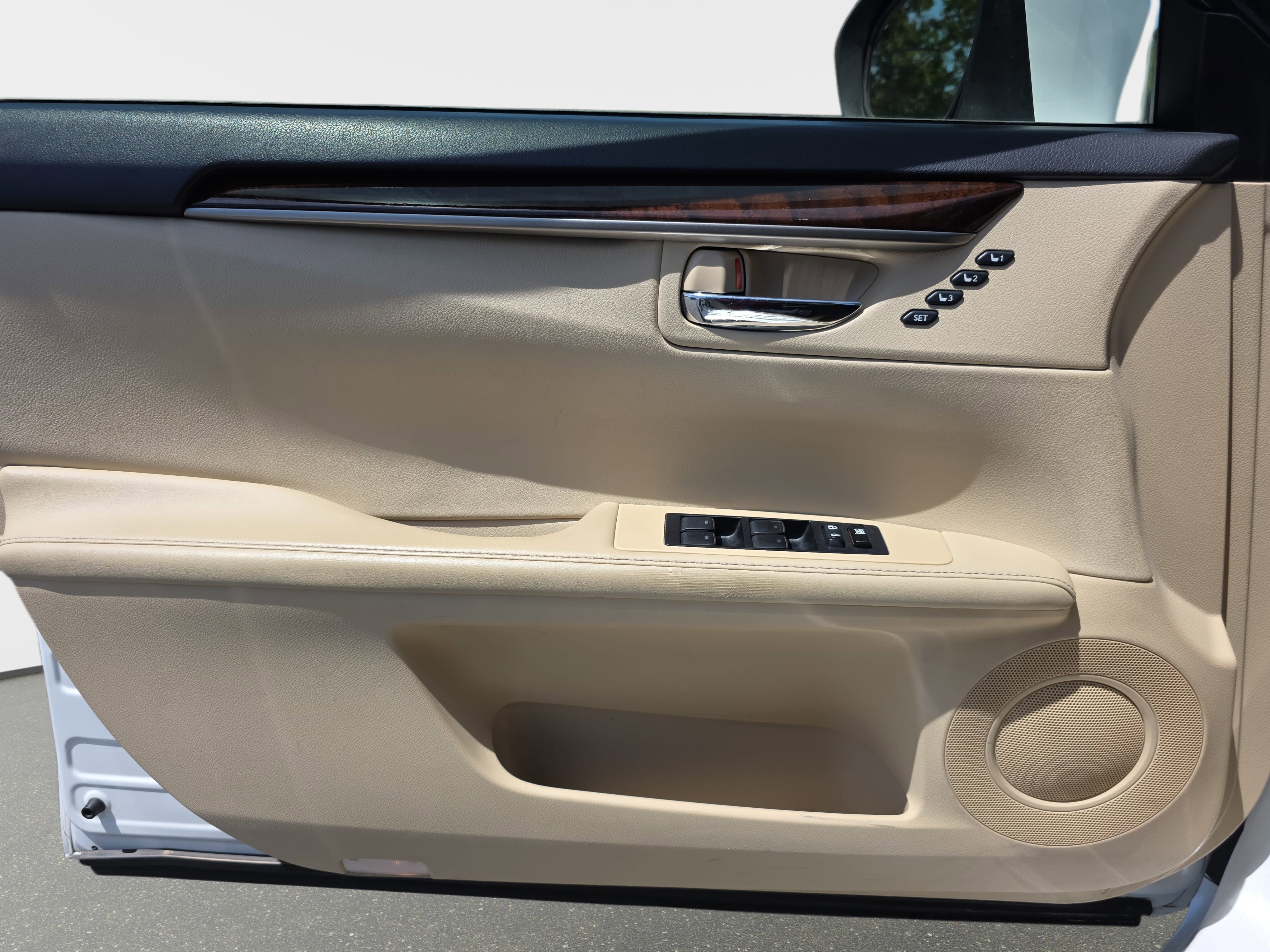 Used 2014 Lexus ES 350 w/ Premium Package FWD image 24