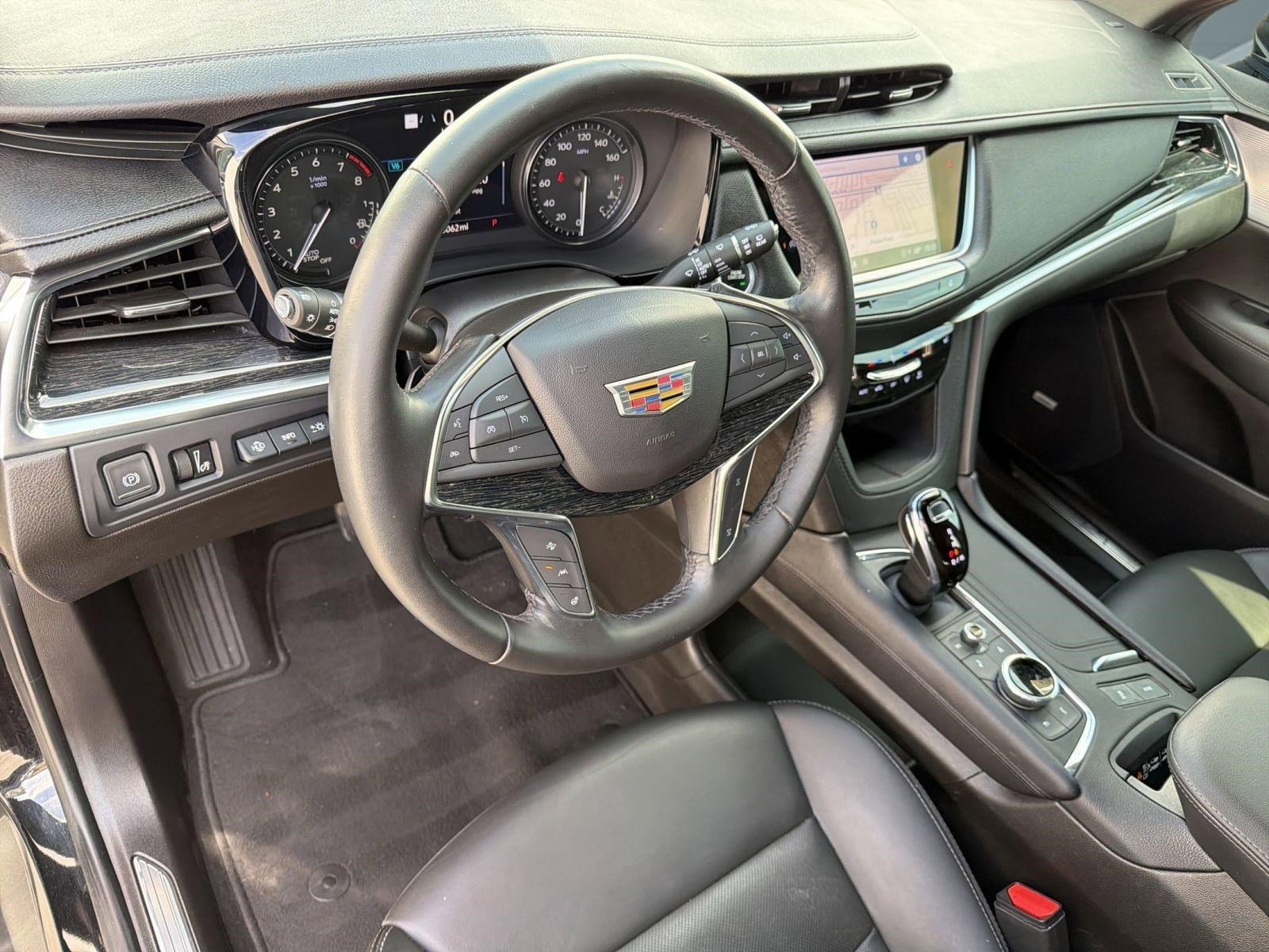Certified 2023 Cadillac XT5 Premium Luxury w/ Technology Package FWD image 4