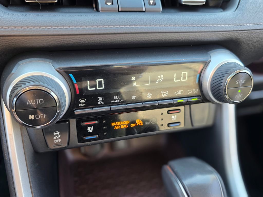 Used 2022 Toyota RAV4 Limited FWD image 32