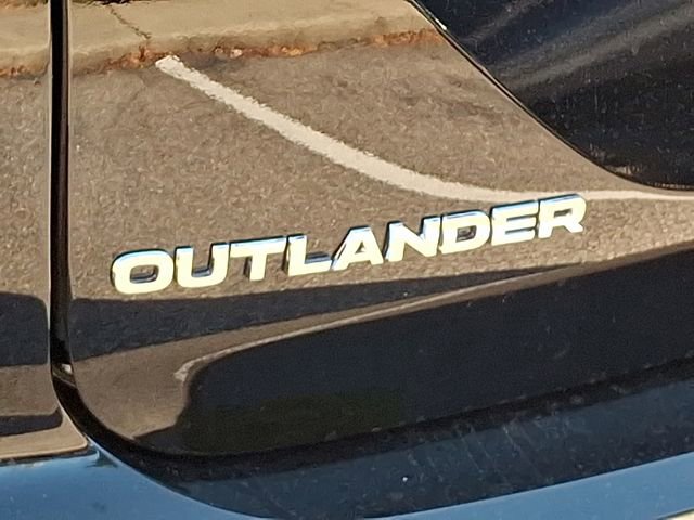 New 2025 Mitsubishi Outlander SE image 17