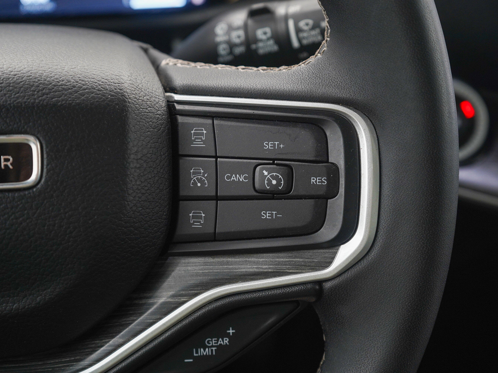 Used 2023 Jeep Wagoneer L Series II w/ Premium Group I image 29