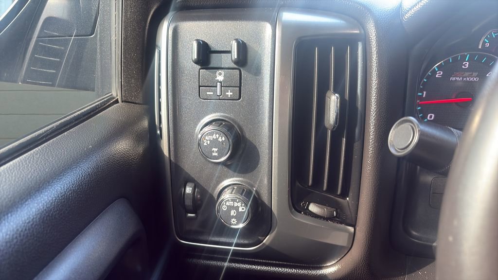 Used 2018 Chevrolet Silverado 1500 LT w/ All Star Edition image 14