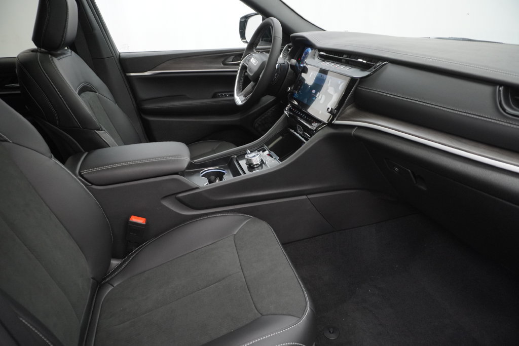 New 2026 Jeep Grand Cherokee Altitude AWD/4WD image 35