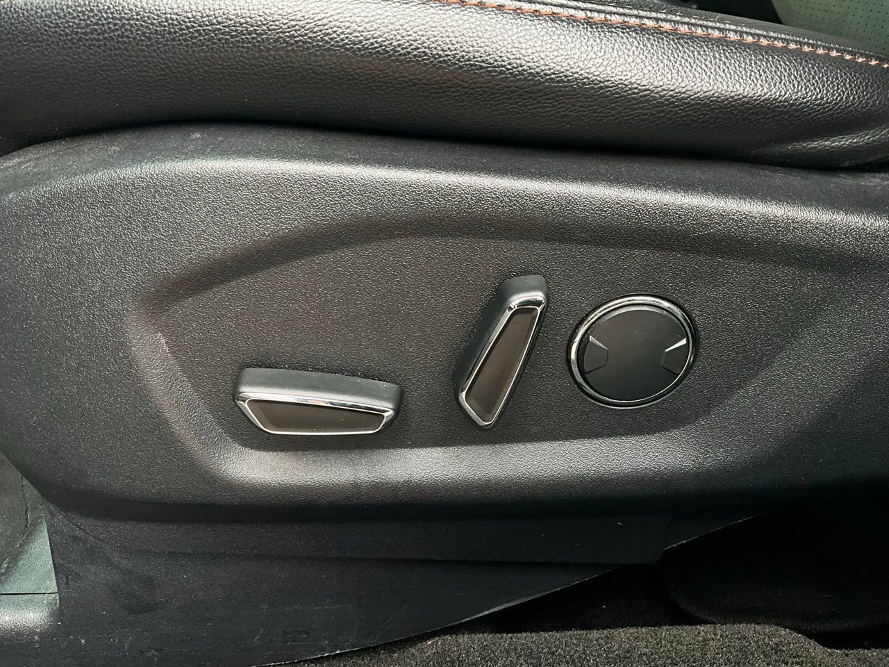 Used 2017 Ford Explorer XLT w/ Equipment Group 202A image 11