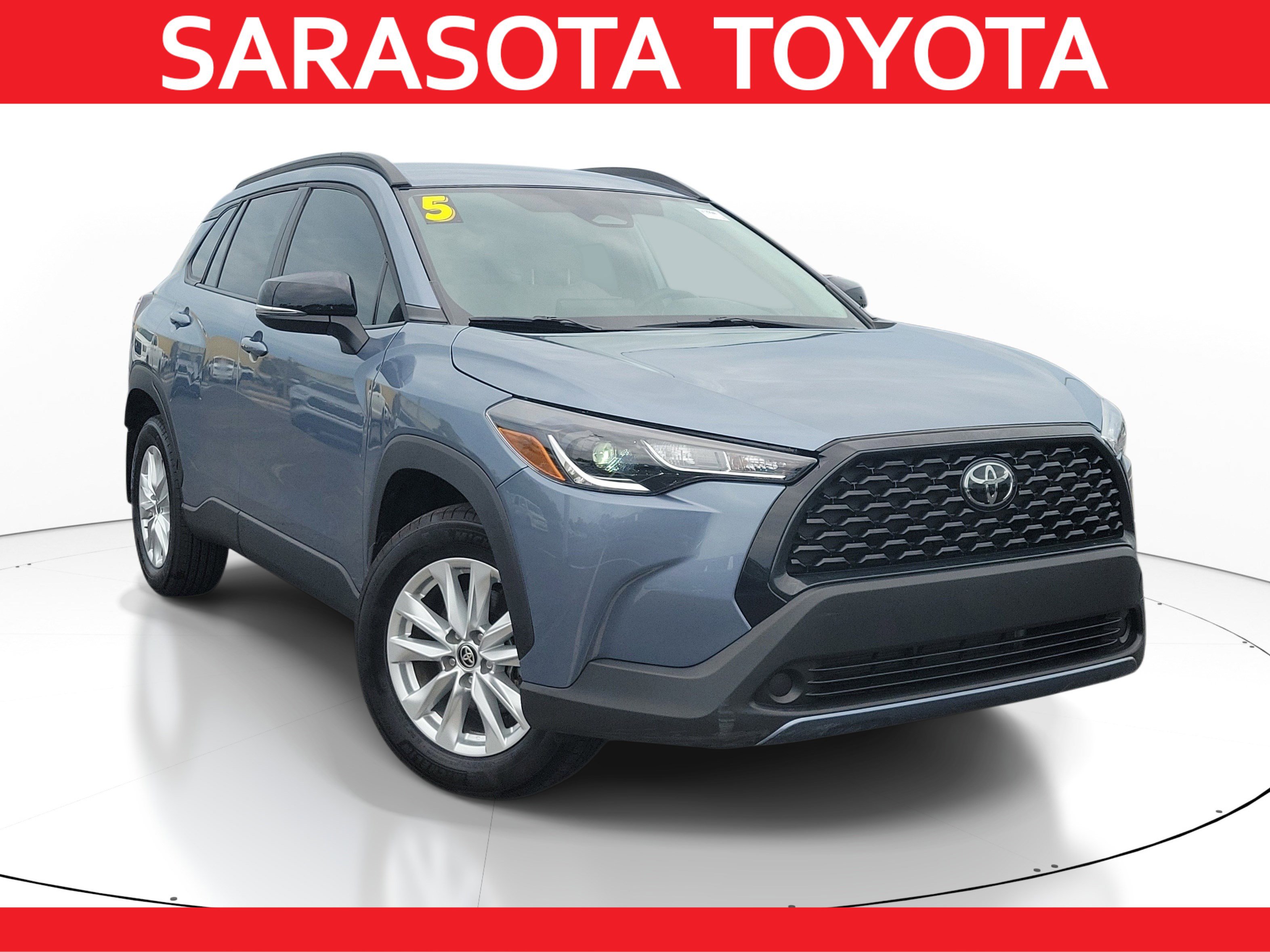Used 2025 Toyota Corolla Cross LE FWD image 1