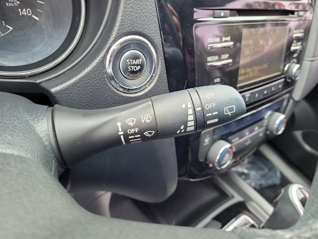 Used 2017 Nissan Rogue SV FWD image 25