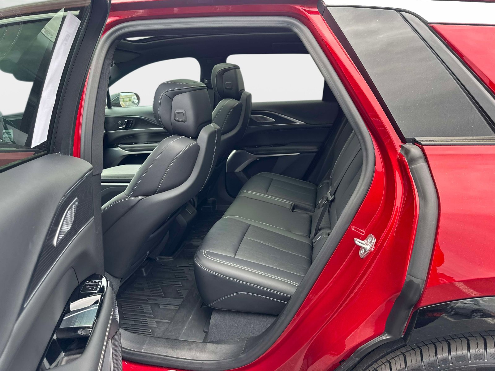 Certified 2025 Cadillac Lyriq Luxury w/ LPO, Floor Liner Package image 23