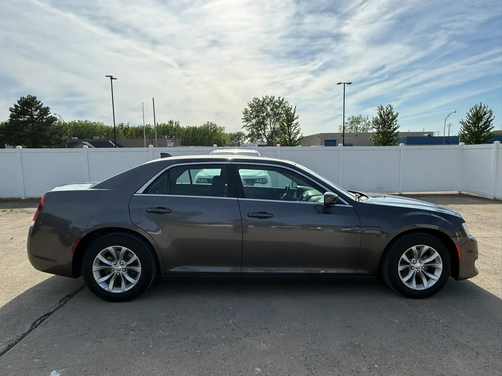 Used 2019 Chrysler 300 Touring RWD image 16