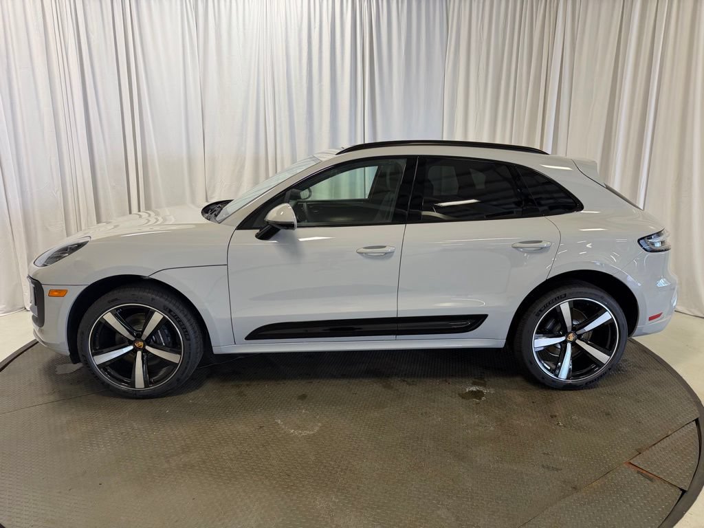 Certified 2026 Porsche Macan AWD/4WD image 2