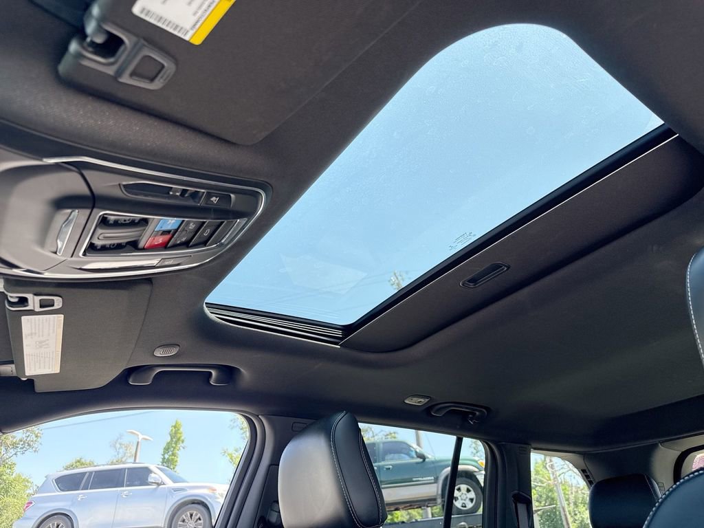 Used 2023 Jeep Grand Cherokee Altitude AWD/4WD image 19