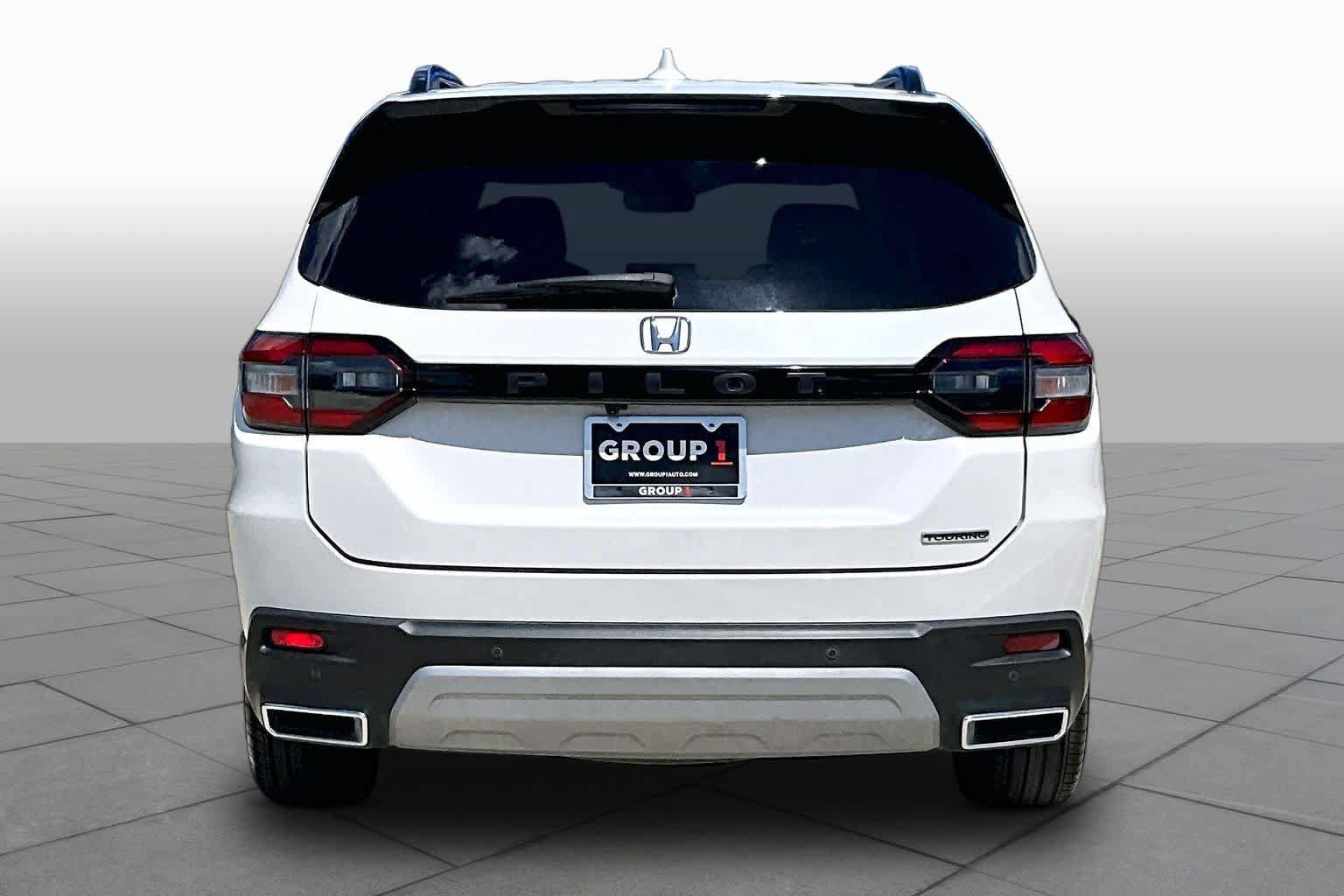 Used 2024 Honda Pilot Touring image 5