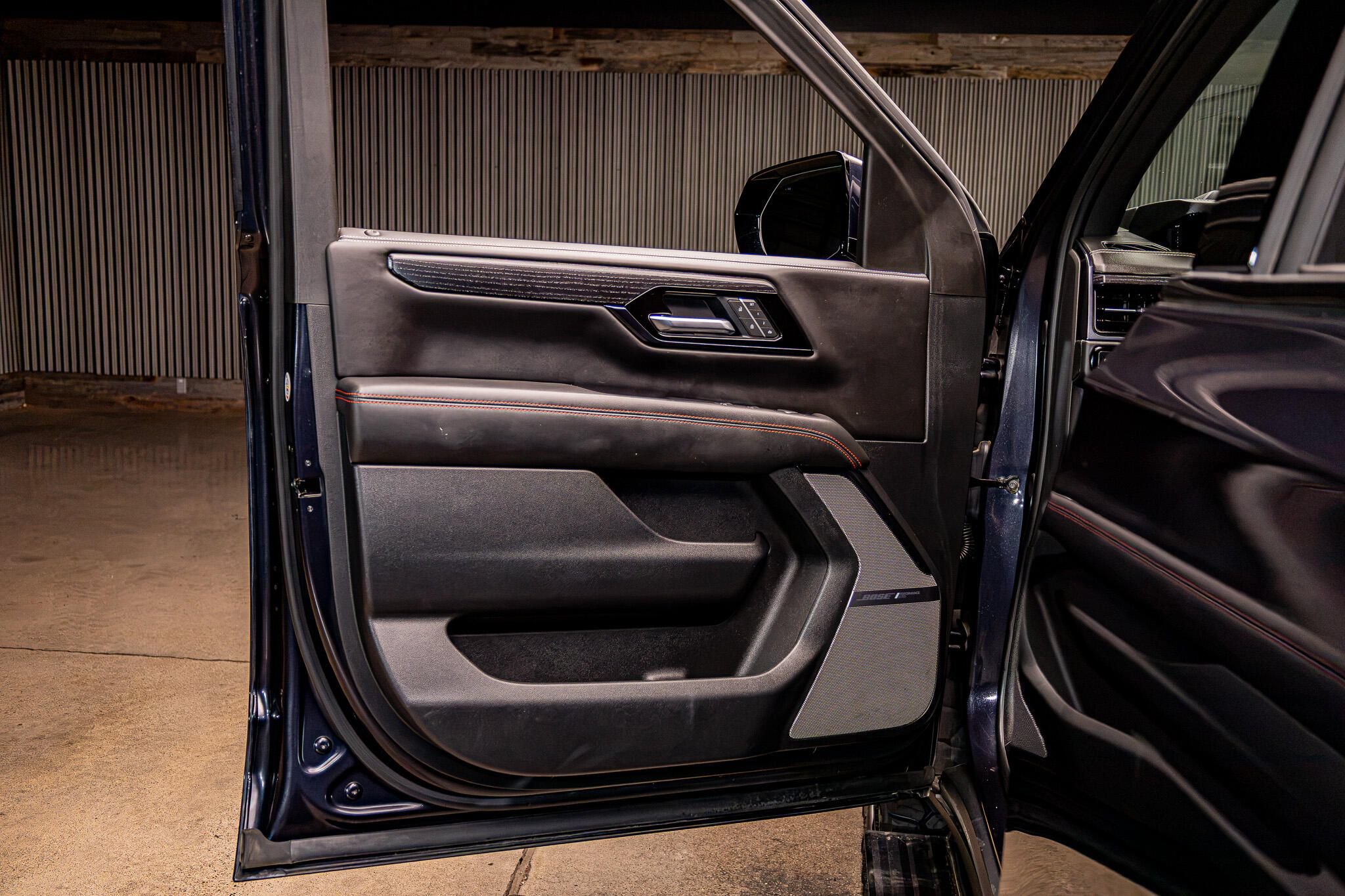 Used 2025 GMC Yukon AT4 Ultimate AWD/4WD image 30