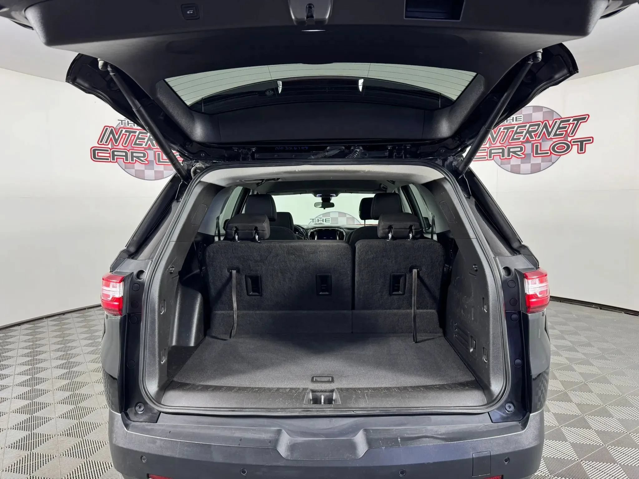 Used 2020 Chevrolet Traverse LT FWD image 27