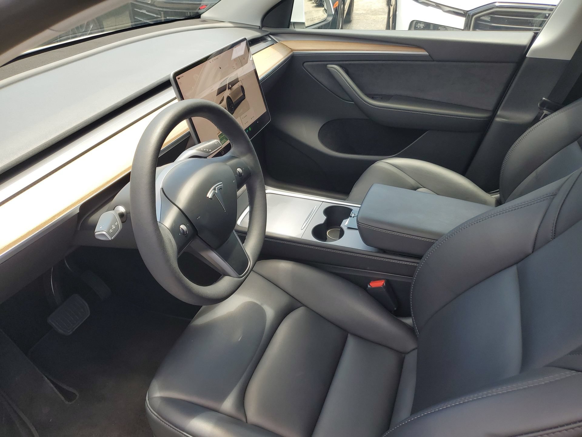 Used 2023 Tesla Model Y 2WD image 19