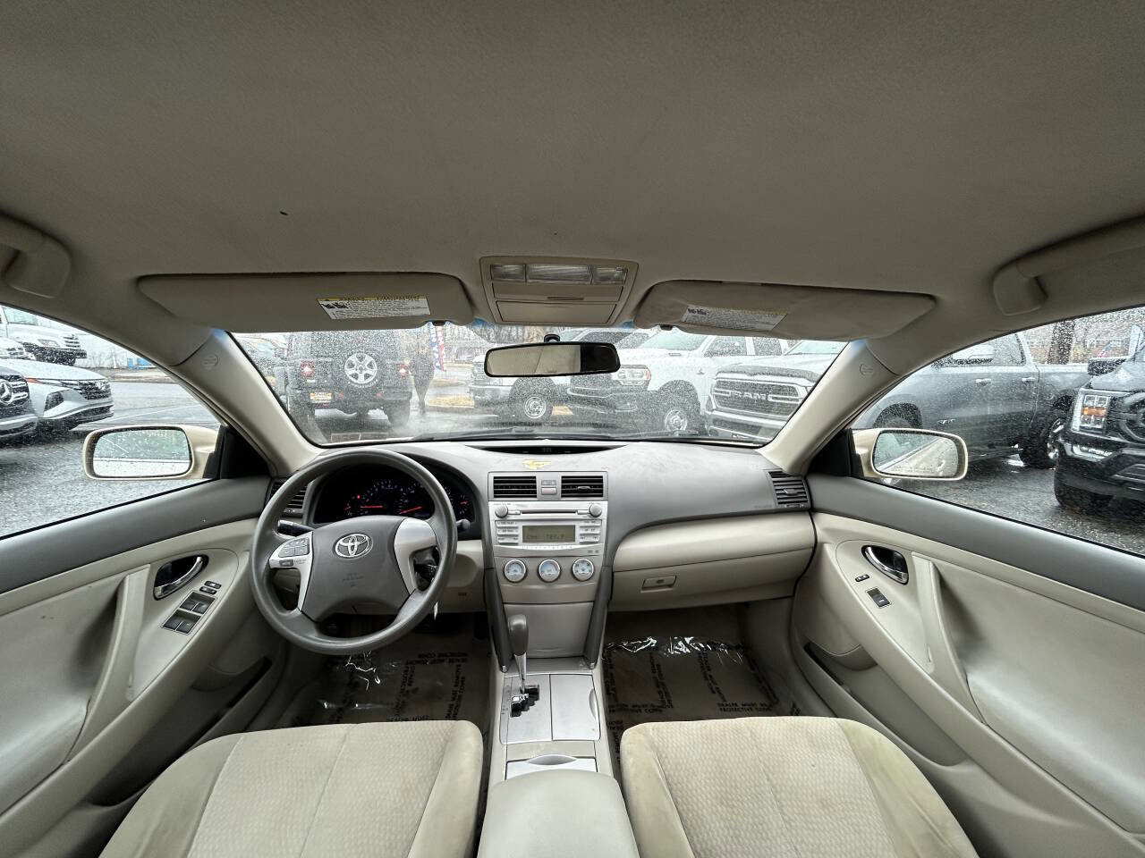 Used 2010 Toyota Camry LE image 17