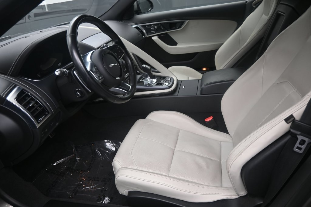Used 2021 Jaguar F-TYPE Convertible RWD image 11