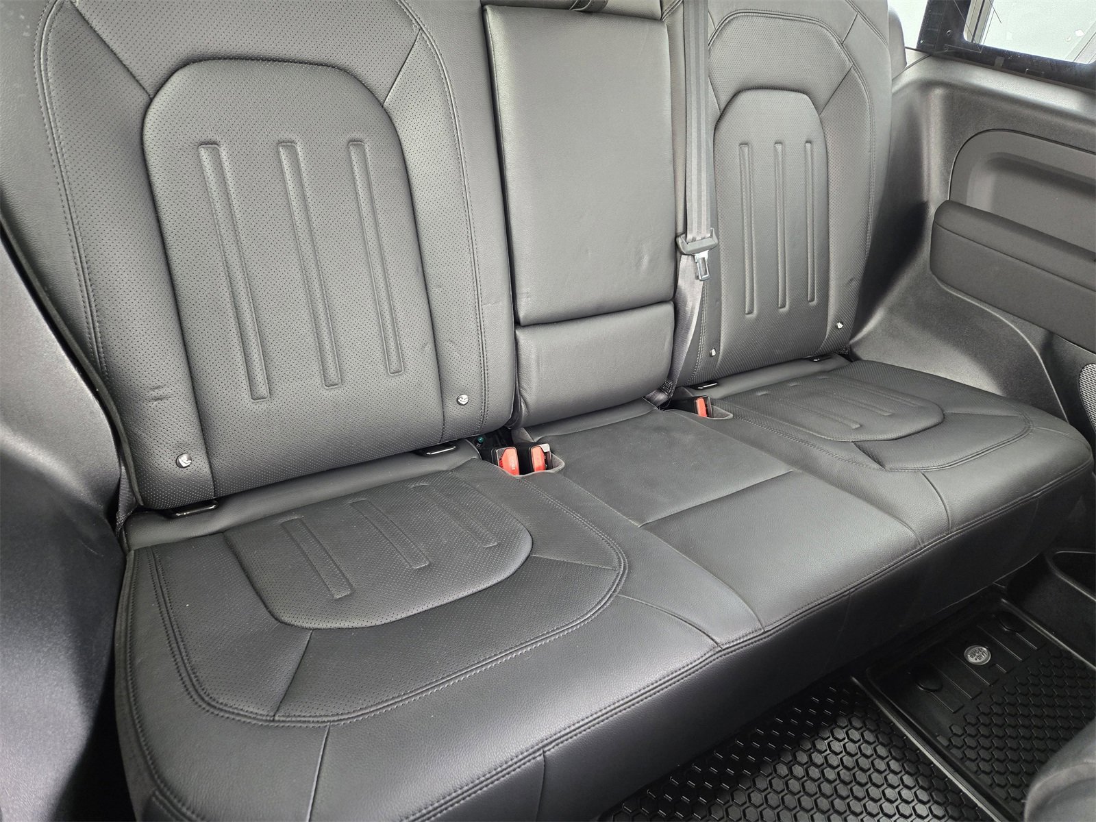 Used 2021 Land Rover Defender 90 First Edition image 28