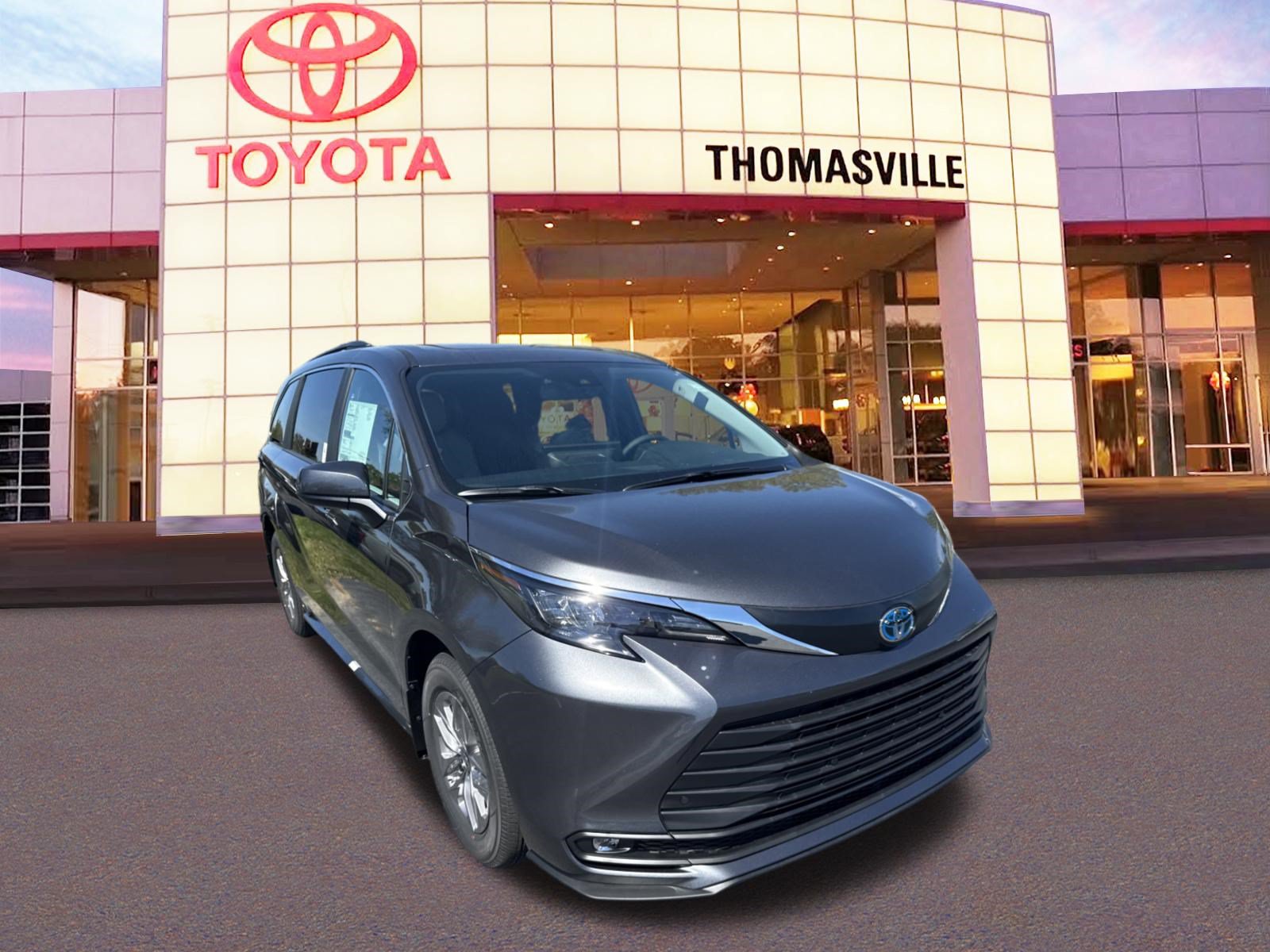 New 2025 Toyota Sienna XLE FWD image 3