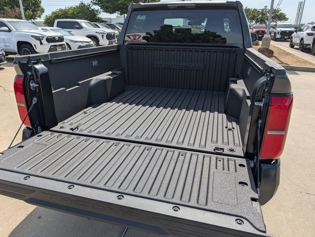 Used 2025 Toyota Tacoma SR5 AWD/4WD image 26