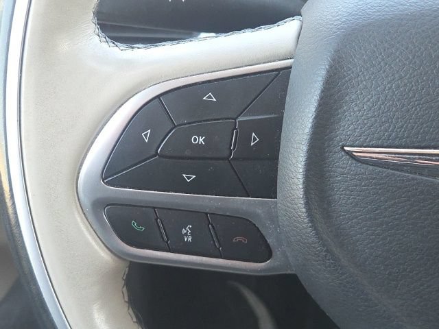 Used 2017 Chrysler Pacifica Limited w/ UConnect Theater Package FWD image 40