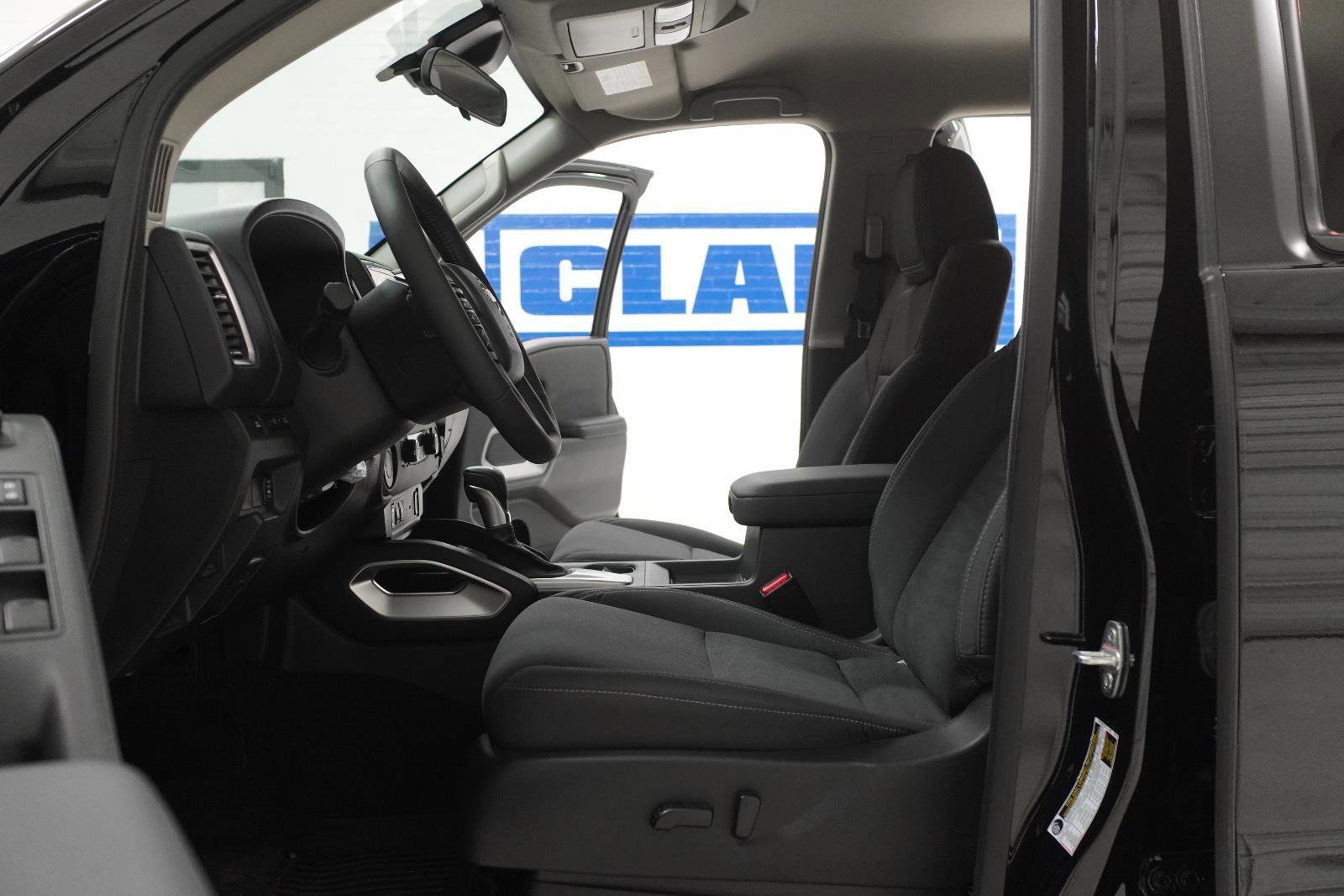 Used 2024 Nissan Frontier SV w/ SV Convenience Package image 14