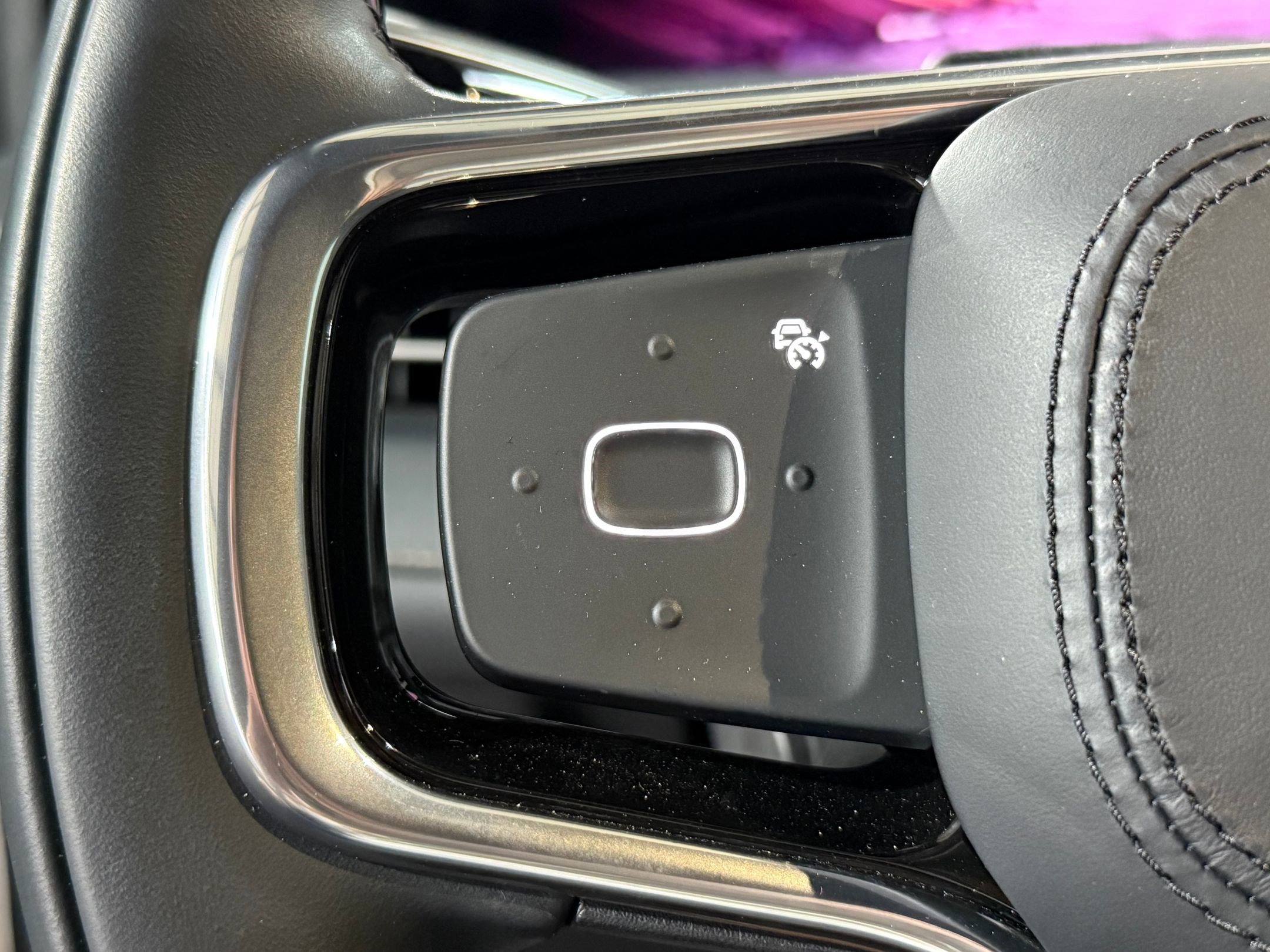 Used 2025 Lincoln Nautilus Reserve w/ Jet Appearance Package image 16