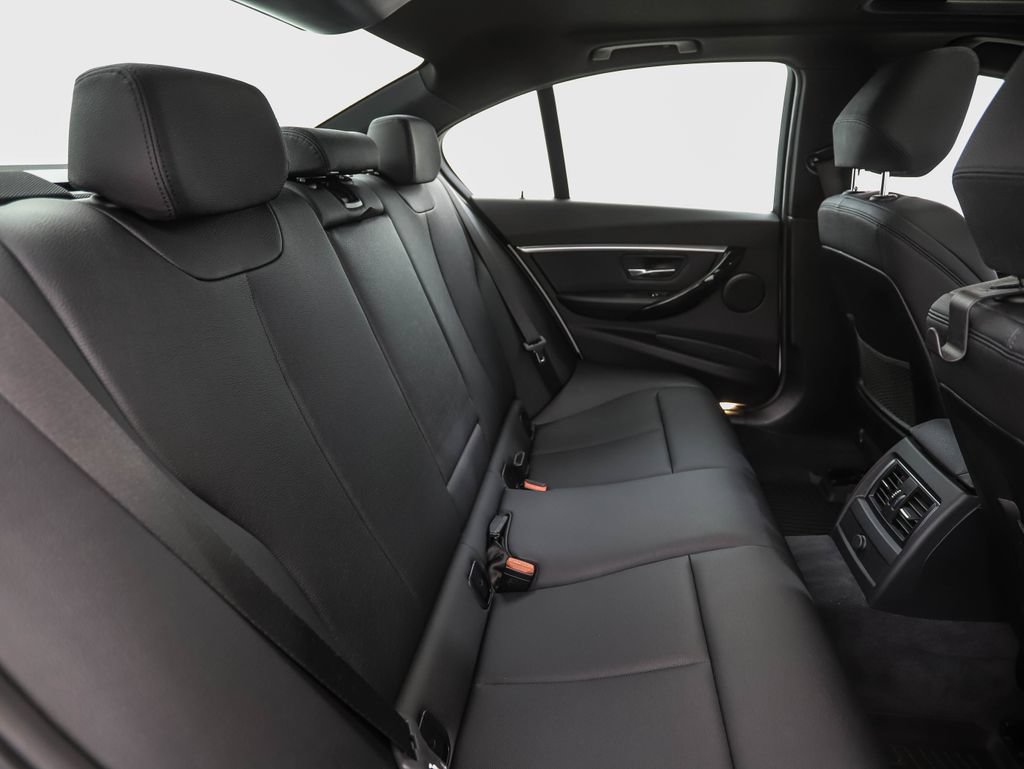Used 2017 BMW 330i xDrive Sedan AWD/4WD image 25