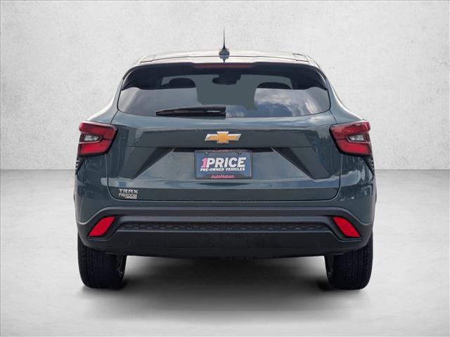 Used 2025 Chevrolet Trax LS w/ LS Convenience Package FWD image 6