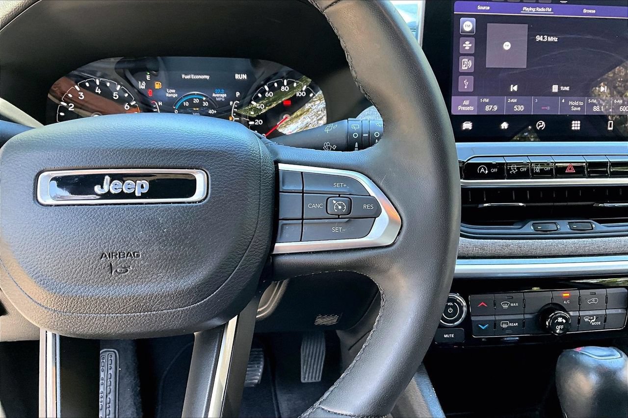 Used 2023 Jeep Compass Latitude AWD/4WD image 11