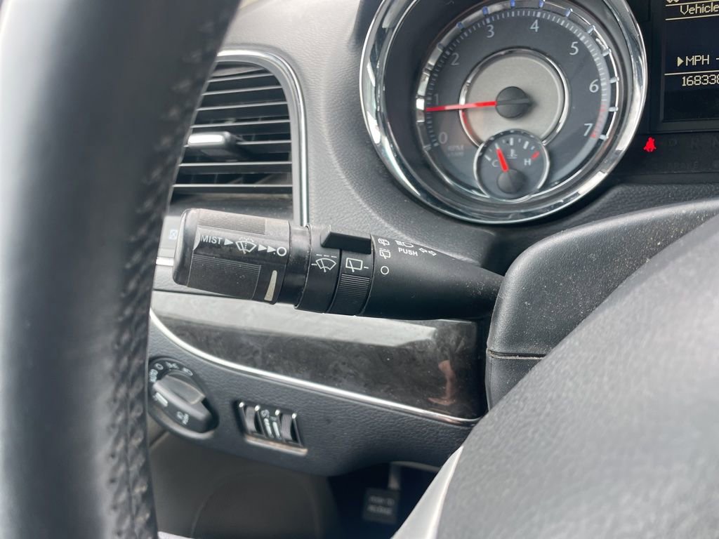Used 2016 Chrysler Town & Country Touring w/ Driver Convenience Group image 20