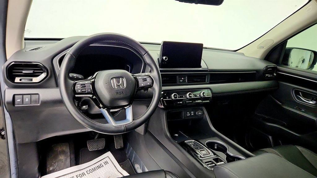 Used 2025 Honda Pilot Touring image 13