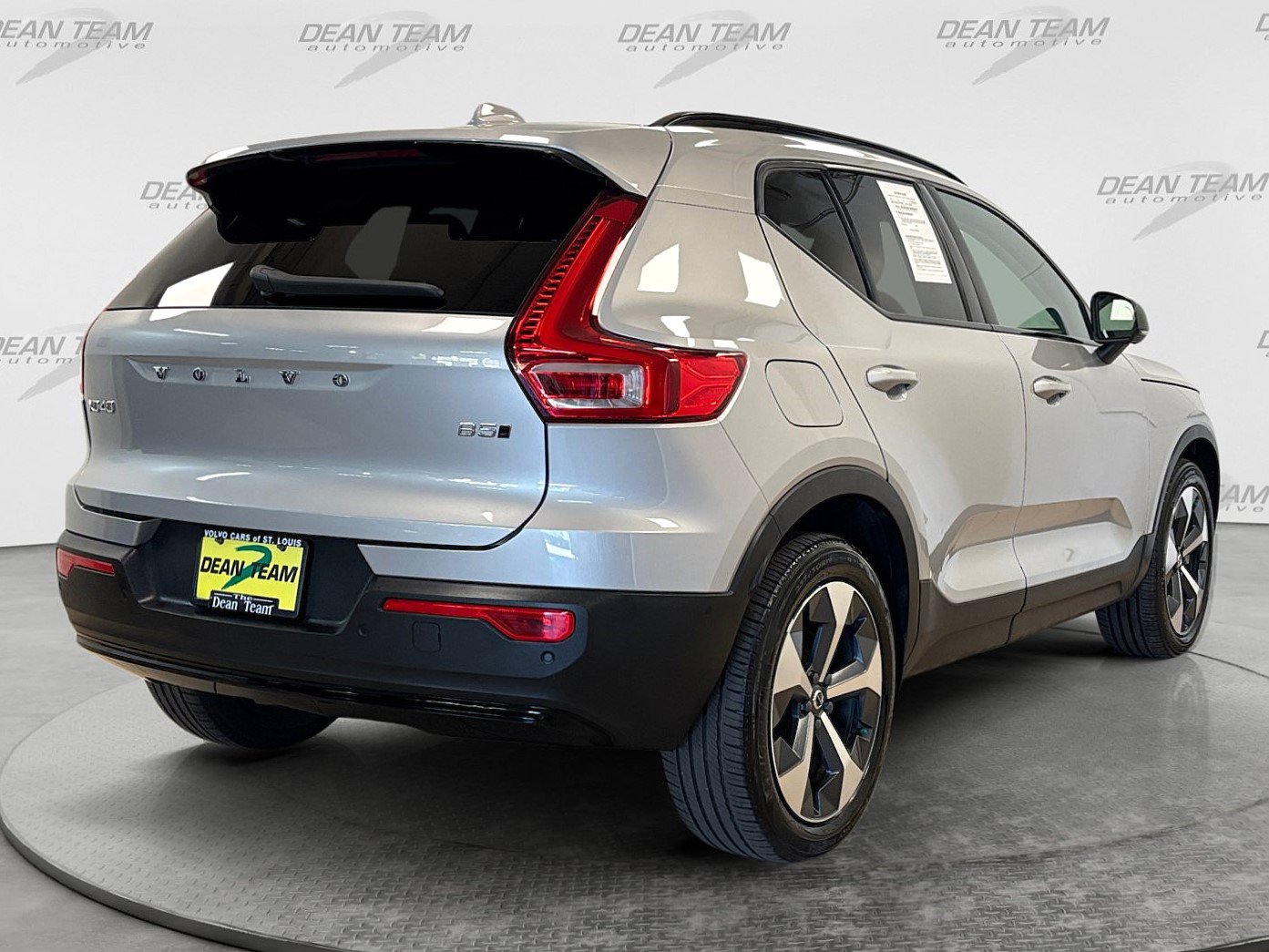 Used 2023 Volvo XC40 B5 Plus w/ Driver Assist Package AWD/4WD image 4