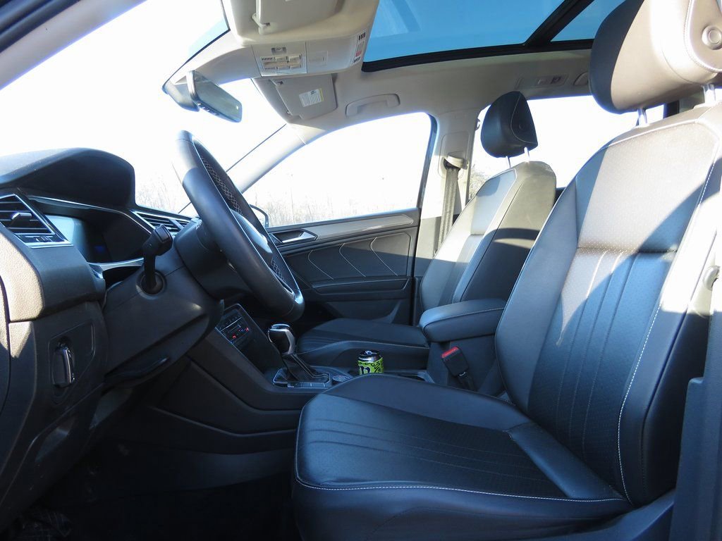 Used 2022 Volkswagen Tiguan SE w/ Panoramic Sunroof Package image 10