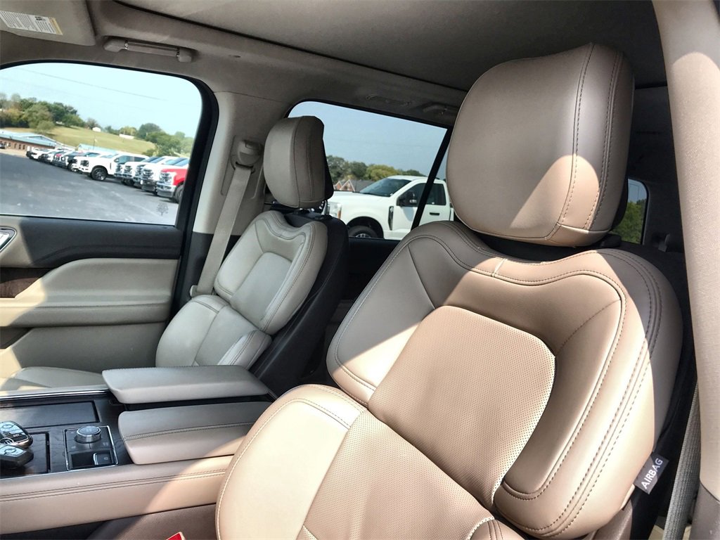 Used 2024 Lincoln Navigator Premiere image 11