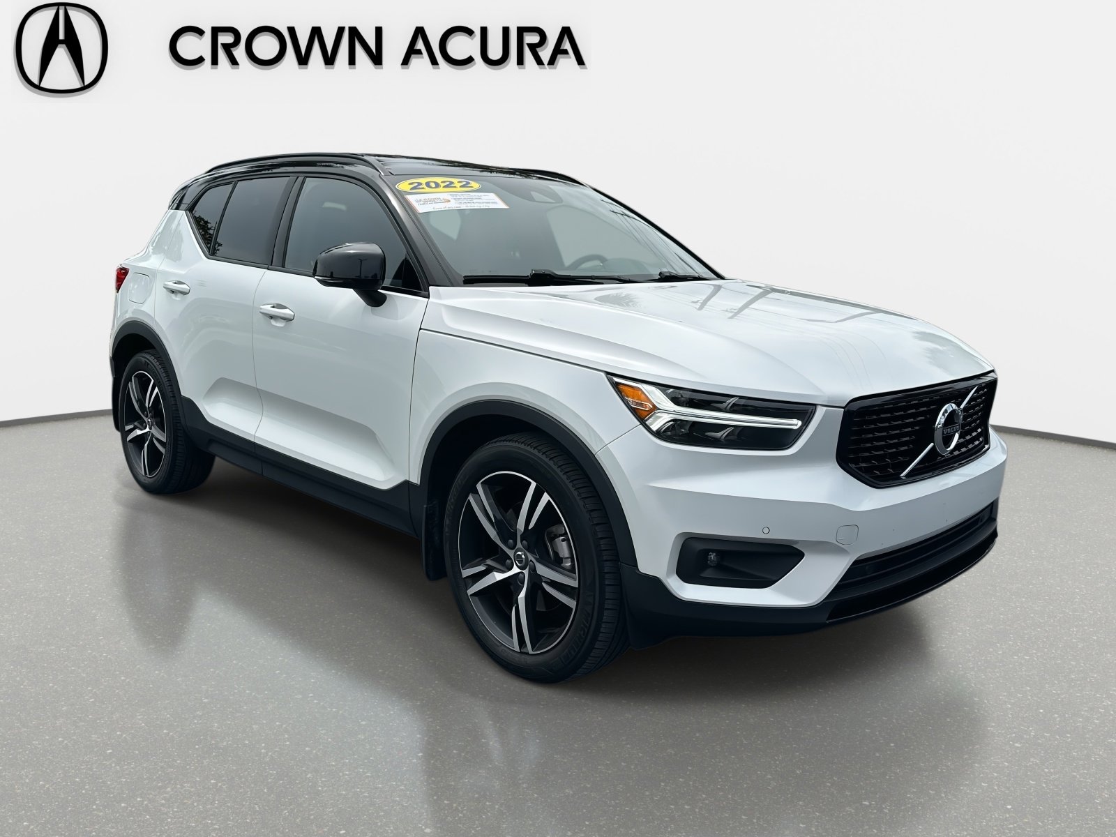 Used 2022 Volvo XC40 T5 R-Design image 2