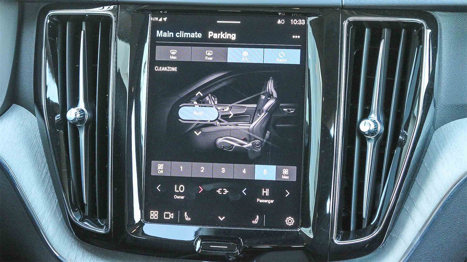 Used 2025 Volvo XC60 B5 Plus image 15