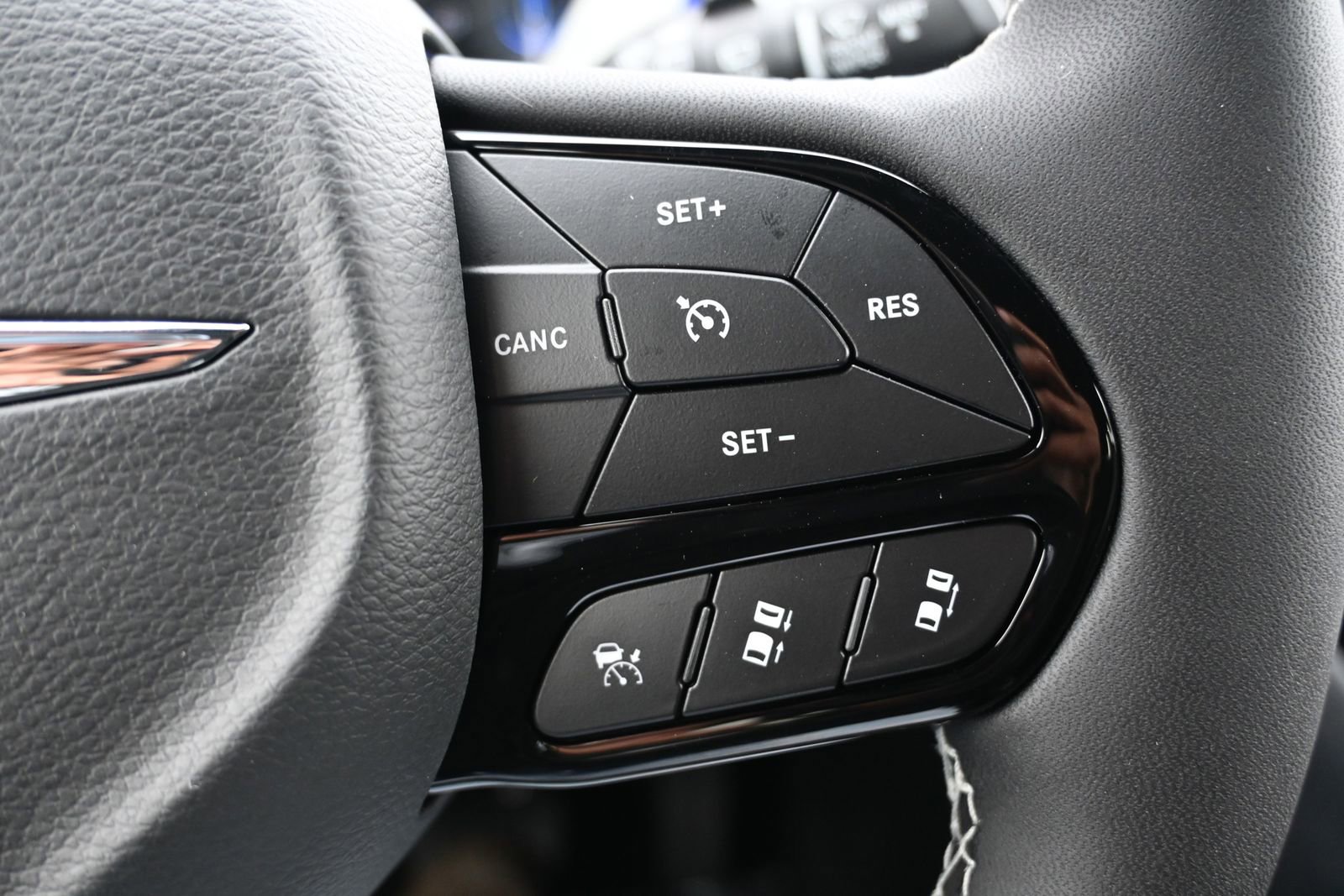 New 2026 Chrysler Pacifica Select image 11