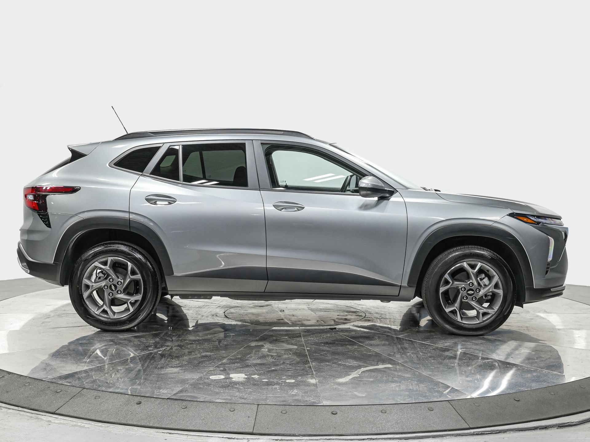 Used 2026 Chevrolet Trax LT w/ Driver Confidence Package FWD image 8