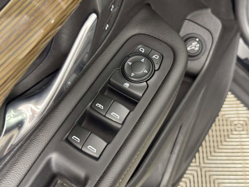 Used 2020 GMC Terrain SLE w/ Driver Convenience Package AWD/4WD image 18