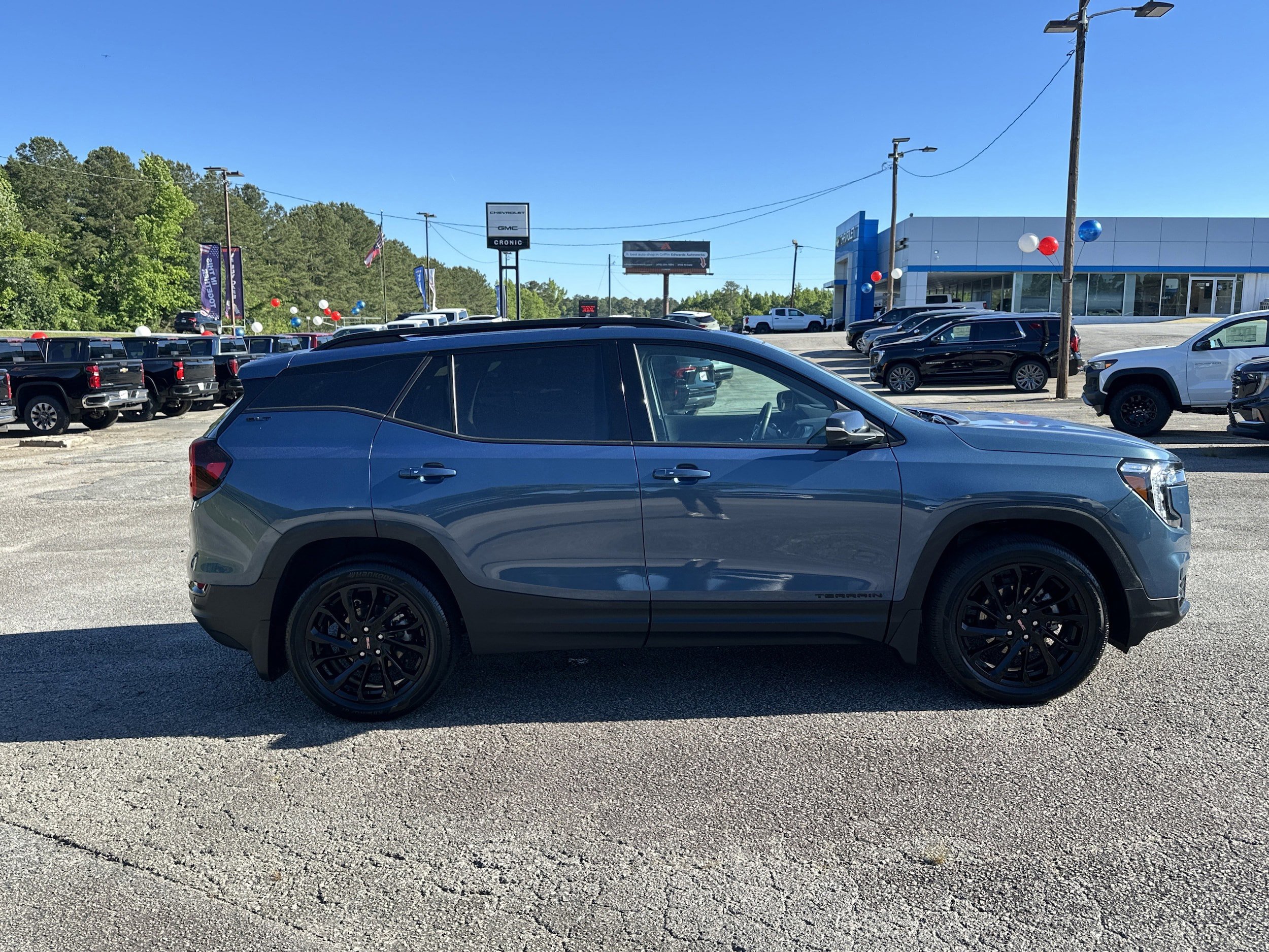 Used 2024 GMC Terrain SLT w/ Tech Package AWD/4WD image 2