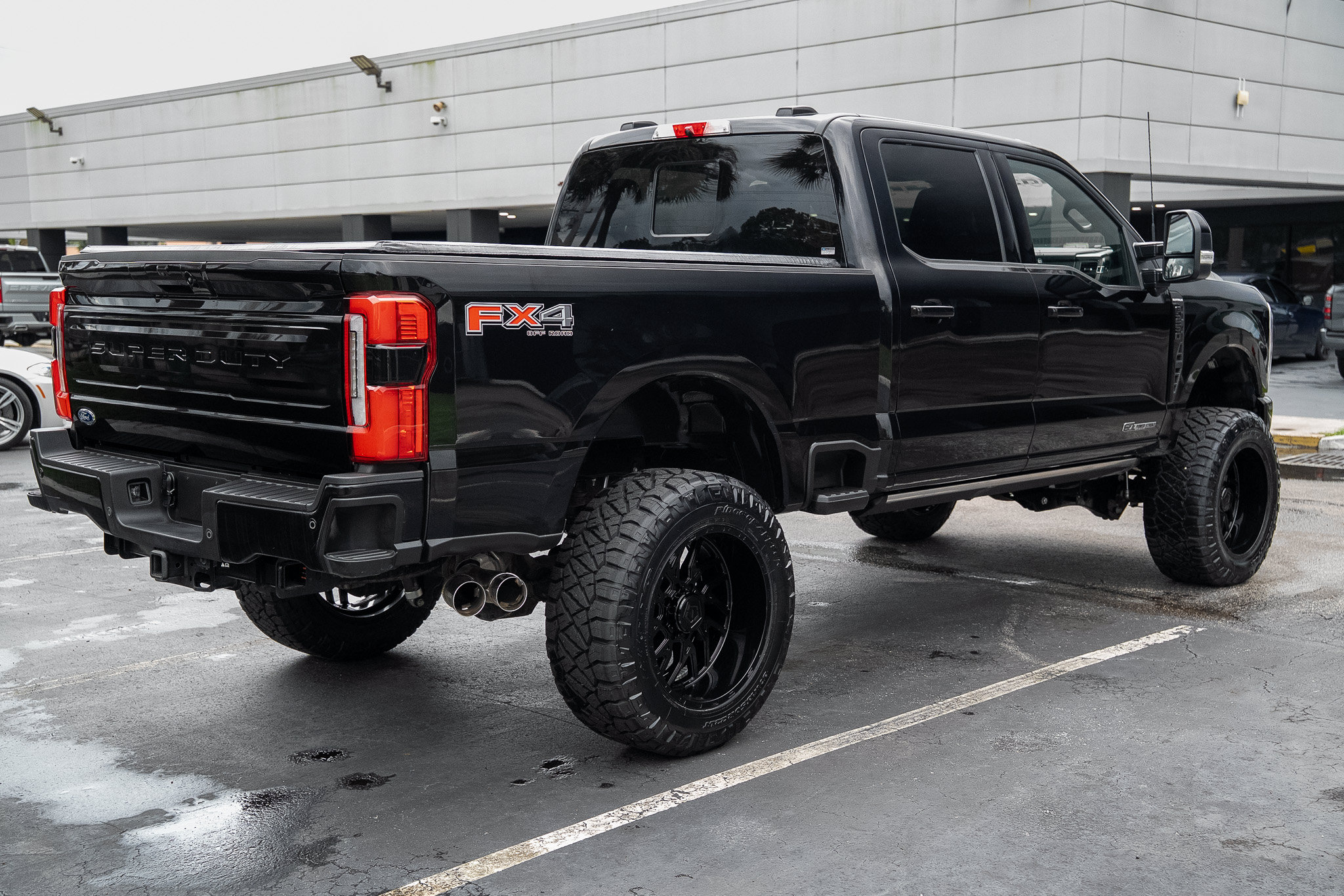 Used 2025 Ford F250 Platinum w/ FX4 Off-Road Package AWD/4WD image 26